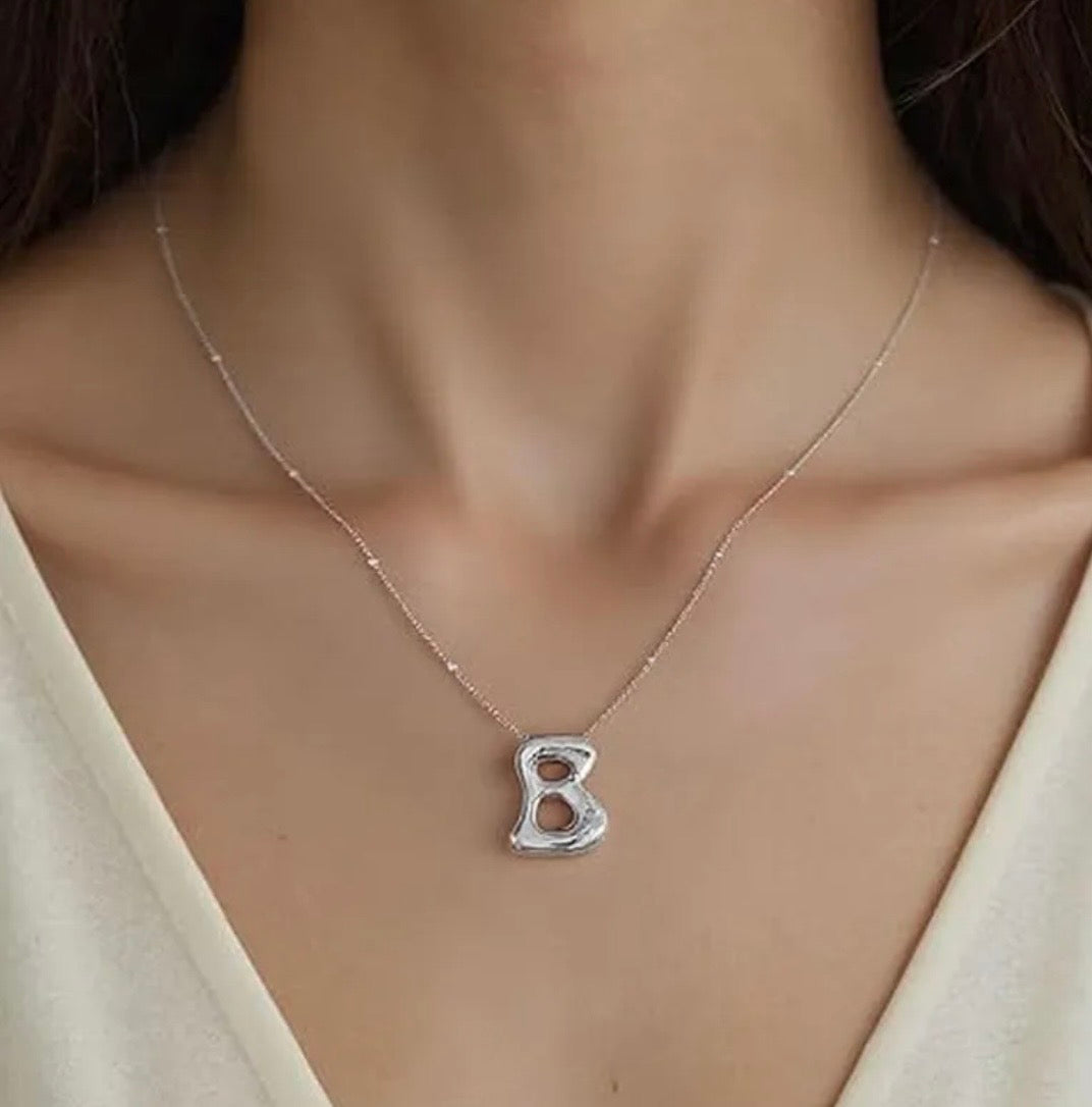 Bubble Letter (B) Necklace Gold / Silver